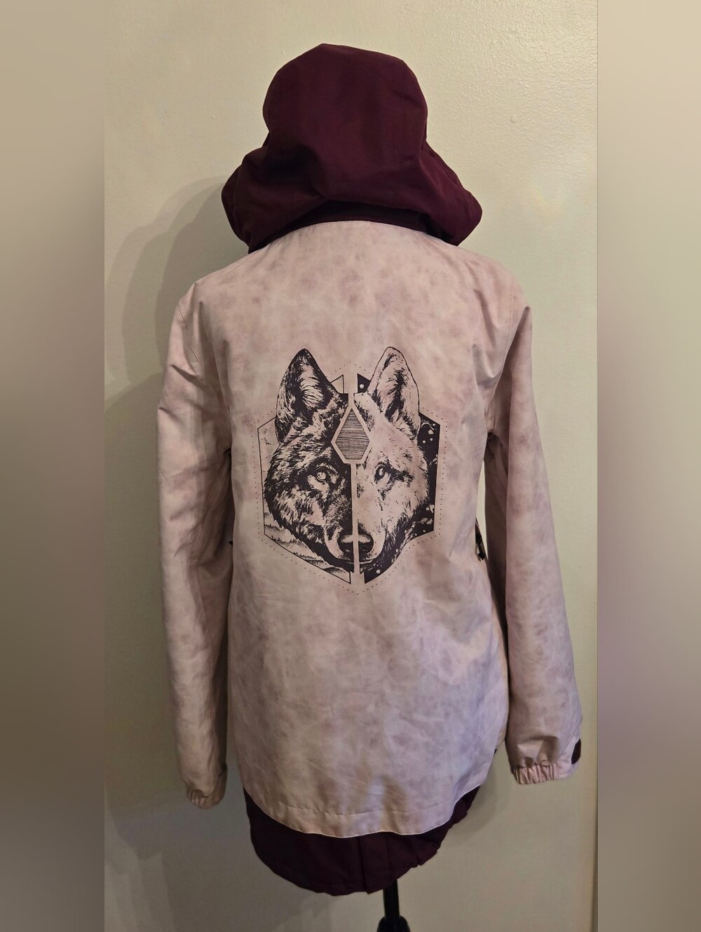 Volcom True To This Womens Snowboard  Jacket Pink Wolf Graphic B4BC Collection